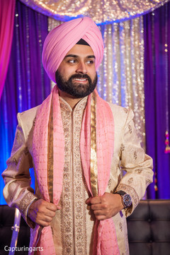 Lovely pink and gold dupatta Lovely pink and gold dupatta