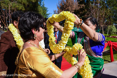 Milni ceremony. indian wedding photography,indian wedding programs,milni