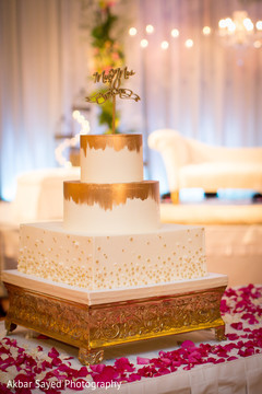 Stunning white and gold wedding cake Stunning white and gold wedding cake