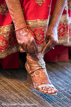Charming indian bridal mehndi and shoes. Charming indian bridal mehndi and shoes.