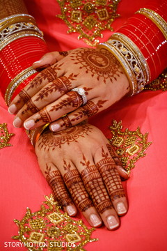 Enchanting bridal hand mehndi design. indian bride accessories,indian bridal jewelry,indian wedding mehndi