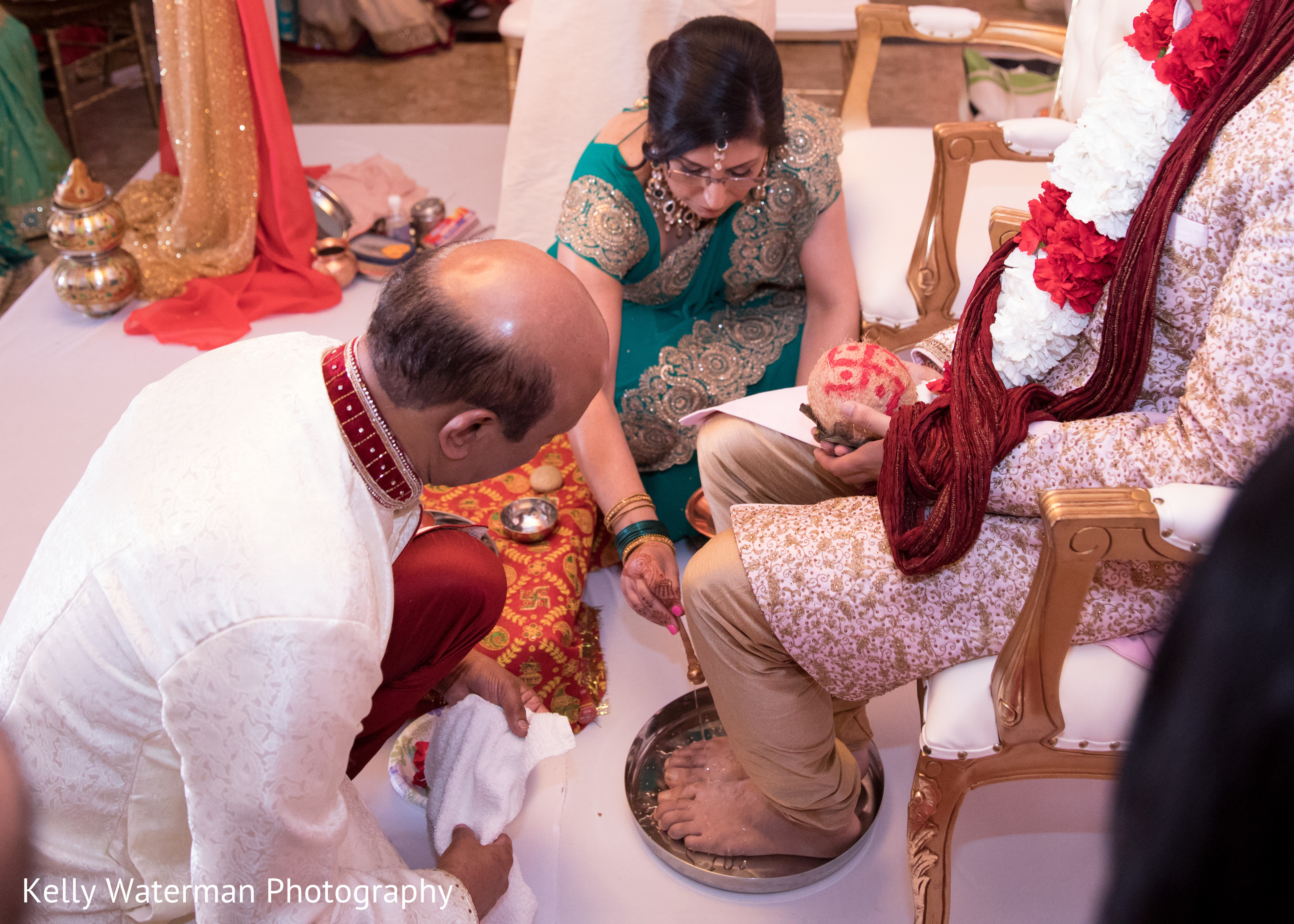 Indian lady washing groom’s feet at wedding ceremony | Photo 108997 Indian lady washing groom’s feet at wedding ceremony | Photo 108997