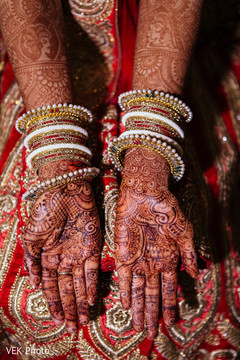 Bridal mehndi. indian bride,indian wedding mehndi,indian bridal jewelry
