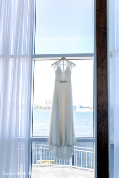 Stunning white wedding gown Stunning white wedding gown
