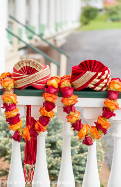 Indian Grooms' beautiful turbans and garlands. Indian Grooms' beautiful turbans and garlands.
