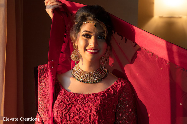 indian bride,getting ready,indian bridal fashion
