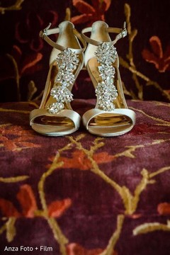 Indian bride's jeweled evening sandals. indian bride accessories,bride jewelry set,indian bridal jewelry