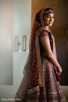 Dreamy Indian bride ceremony wear. indian bride,indian bridal fashion,getting ready,lengha