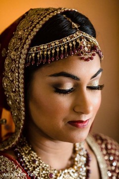 Indian bride makeup and hair jewelry. indian bride,indian bridal makeup,indian bridal jewelry