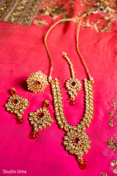 Exquisite kundan bridal jewelry set. bride jewelry set photography,bridal jewelry