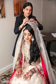 Gorgeous Indian bridal style. indian bride getting ready,indian bride hair and makeup,bridal fashion