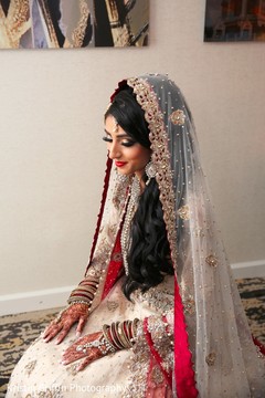 Perfect indian bridal ceremony look. indian bride getting ready,indian bride hair and makeup,bridal fashion