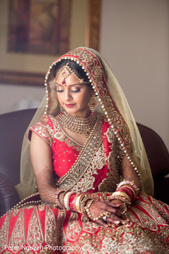 Sweet indian bride bridal tikka,bridal jewelry,indian bride fashion,indian bridal makeup