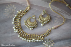 Gorgeous Indian bride jewelry set. Gorgeous Indian bride jewelry set.