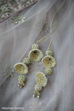 Beautiful golden wedding kaleere. Beautiful golden wedding kaleere.