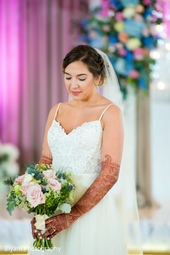 Gorgeous maharani wearing a white wedding dress indian bridal bouquet,indian bride ceremony fashion,indian bride fashion
