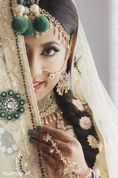 Drop-dead gorgeous Indian bride look. indian bride,getting ready,bridal hair and makeup