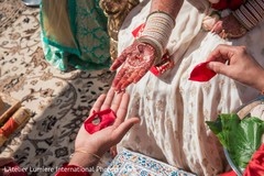 Insanely cute hindu marriage ritual.