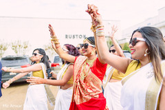 Indian bride with bridesmaids during milni milni ceremony,indian bride fashion,indian bridesmaids’ fashion