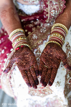 Gorgeous intricate hand mehndi design. henna,indian bride mehndi,bangles