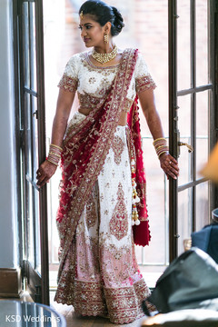 Utterly beautiful Indian bride lengha. Utterly beautiful Indian bride lengha.