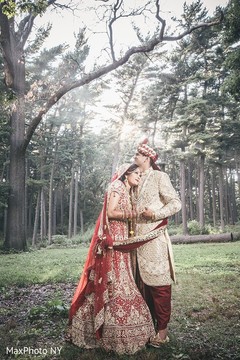 Amazing indian bride and groom photo shoot indian groom sherwani,indian bride lengha,outdoor photography
