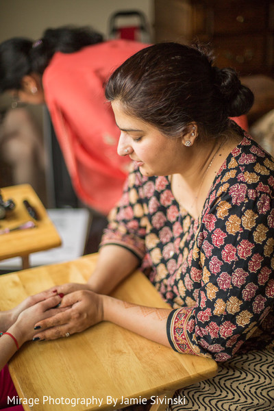 Mehndi artist
