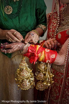 Dazzling indian bridal jewelry indian bride fashion,bridal jewelry,indian bride accessories,indian bride getting ready