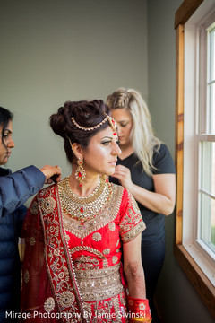 Indian bride wedding style bridal jewelry,indian bride fashion,indian bride getting ready