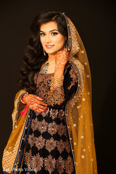 Breathtaking Pakistani bridal style. Breathtaking Pakistani bridal style.