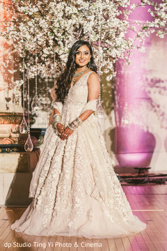 Drop-dead-gorgeous Indian bride. indian wedding photography,indian bride,white lengha,reception fashion