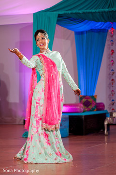 Beautiful indian bride dance performance Beautiful indian bride dance performance