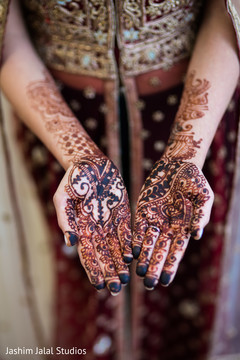 Unique Indian bridal henna design. bridal mehndi,henna,indian bride
