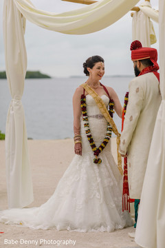 Unique Indian fusion wedding at the sea shore. indian bride and groom,indian fusion wedding ceremony,beach side indian wedding