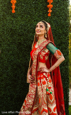 Glitzy and glamorous Indian bridal style. indian wedding photography,indian bride,bridal fashion