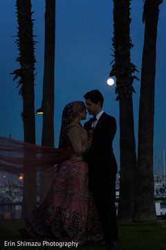 Indian couple beach side photo shoot indian wedding phtography,outdoor indian wedding photo