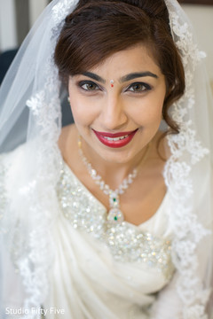 Mesmerizing Parsi bride photography. parsi bride,bridal jewelry,indian wedding photography