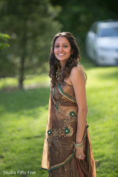 Charming Indian wedding fashion. zoroastrian wedding photography,wedding ceremony fashion