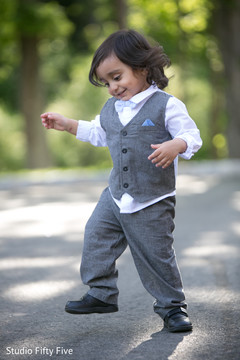 Cutest Indian wedding guest. zoroastrian wedding photography,wedding ceremony fashion