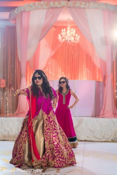 Indian bride giving a dance performance indian wedding reception,indian bride fashion,indian wedding reception performers