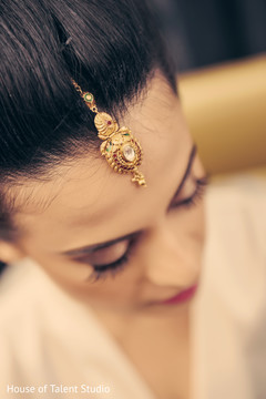 Enchanting Indian bride hair jewelry. Enchanting Indian bride hair jewelry.