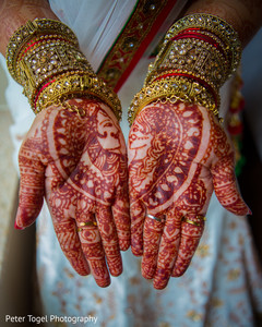 Astonishing indian bridal mehndi art maharani's bridal bangles,mehndi art,indian bride