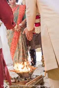 Indian wedding ceremony sacred fire indian wedding ceremony,indian wedding ceremony photography,indian bride and groom