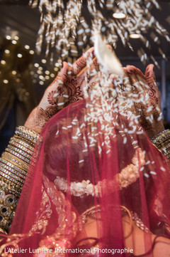 Indian bride rice throwing ritual indian bride lengha,bridal jewelry,indian wedding gallery,indian wedding ceremony