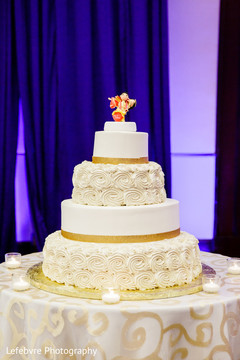 Ecstatic Indian wedding cake. indian wedding reception,indian wedding cake,indian wedding cake topper