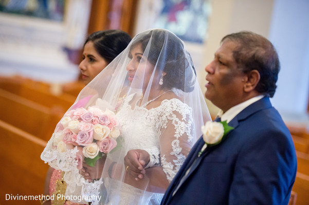 indian wedding ceremony,indian bride ceremony fashion,indian bridal bouquet