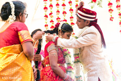 Mangalasutra ritual indian wedding ceremony,indian bride and groom,indian wedding ceremony photography,mangalasutra ritual