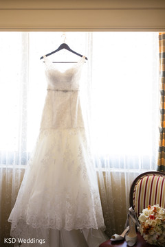 Indian bride's white wedding dress Indian bride's white wedding dress