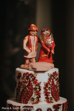 Insanely cute Indian cake topper. indian wedding cake,indian wedding cake topper