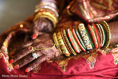 Inspiring Indian bride hand jewelry. bridal jewelry,indian wedding photography,mehndi